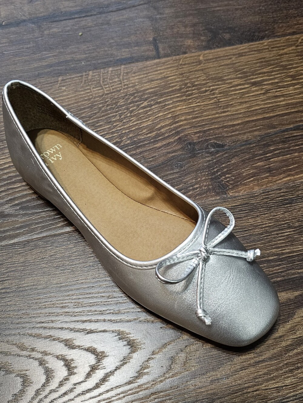 Crown & Ivy Beale Metallic Silver Ballet Flats with Bow Size 7.5 W